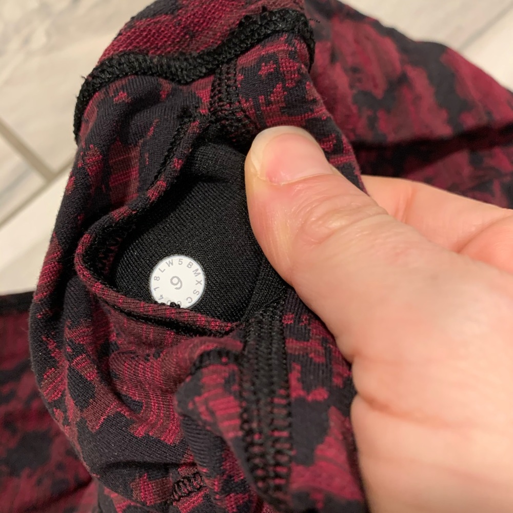 Lululemon size 6 full length pants - Picture 2 of 3